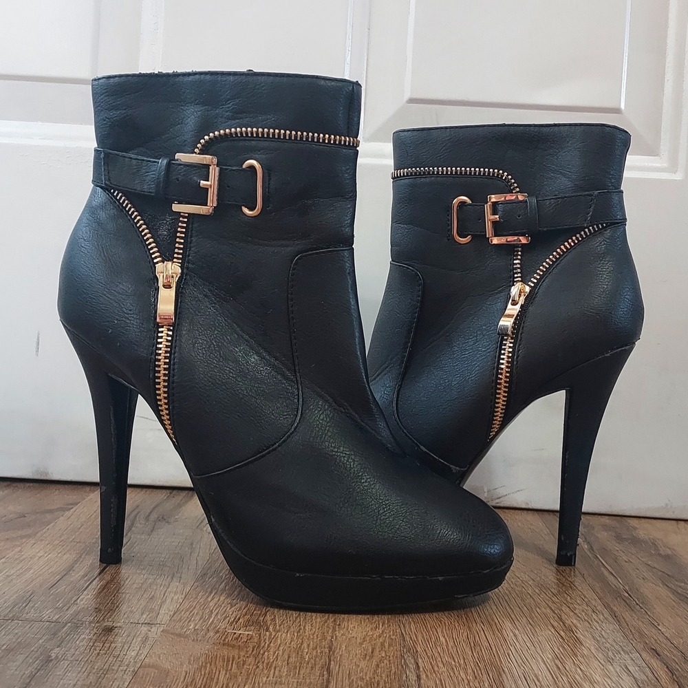 Top Moda vegan leather Ankle Boots with Gold Accents Size 8.5